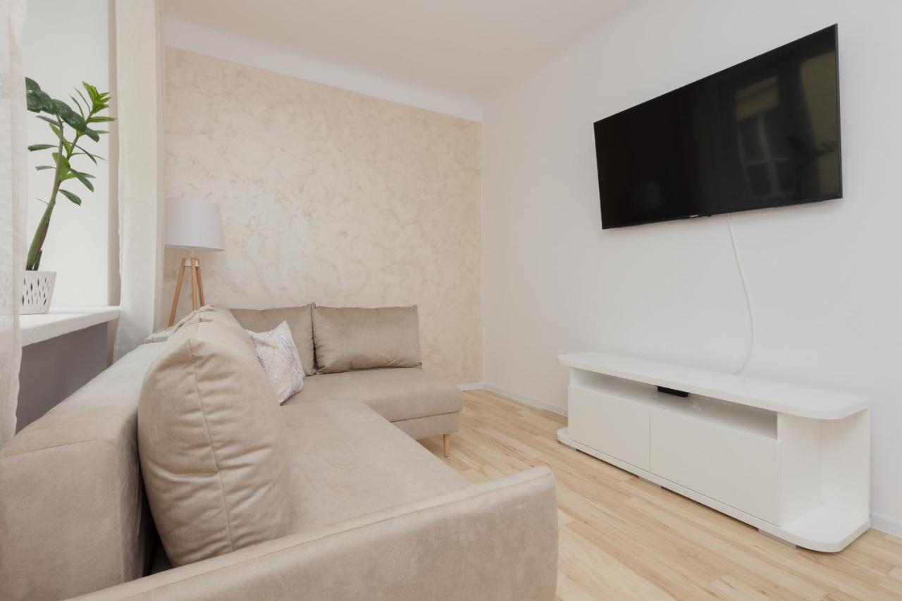 Bright Apartment Wola Near Metro Station By Noclegi Renters Warszawa Eksteriør billede
