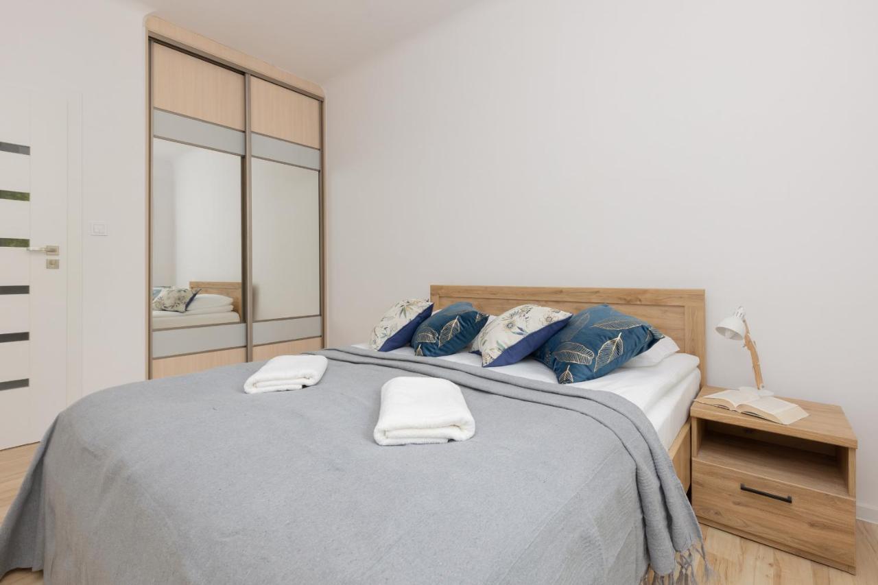 Bright Apartment Wola Near Metro Station By Noclegi Renters Warszawa Eksteriør billede