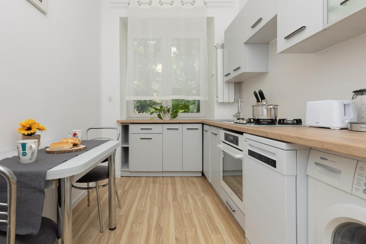 Bright Apartment Wola Near Metro Station By Noclegi Renters Warszawa Eksteriør billede